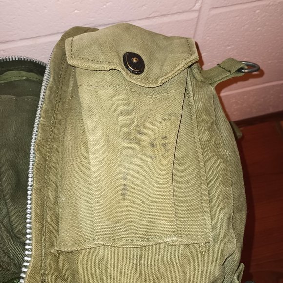 1. Vintage Military Canvas Medical Jumpable Backpack. - Picture 11 of 15
